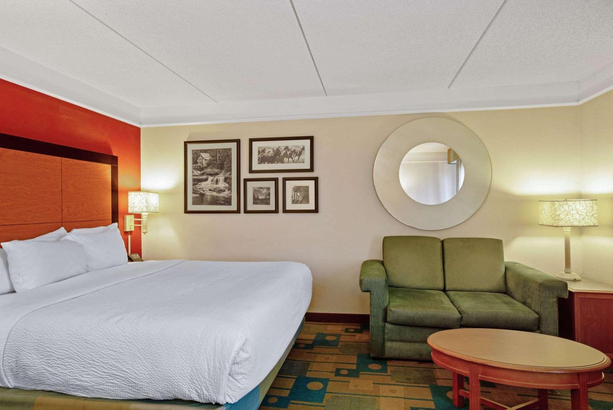 La Quinta By Wyndham Winston-Salem Hotel Buitenkant foto